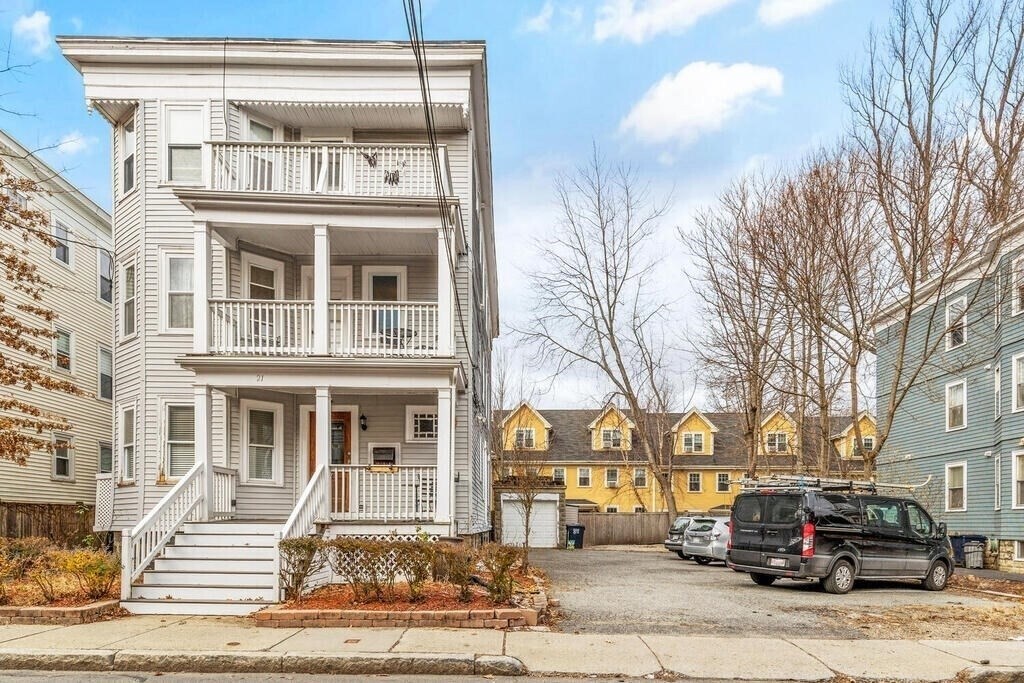 Primary Photo - 21 Washburn Ave