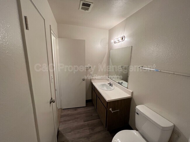 Foto del edificio - 3762 N Cedar Ave