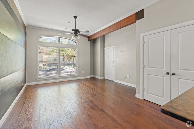 1BR, 1BA - 677 SQFT - Living Area - Square 9