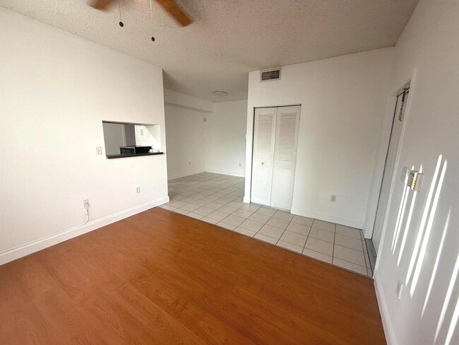 Building Photo - 2331 NW 96th Ter