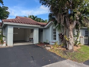 Building Photo - 1250 Willow Dr