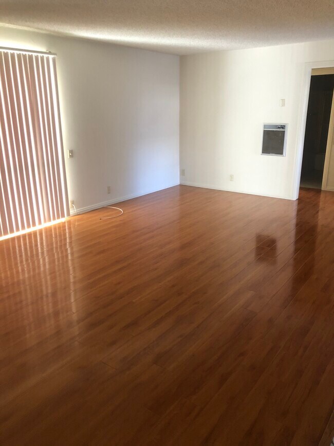 Foto del edificio - 401 E Bay State St