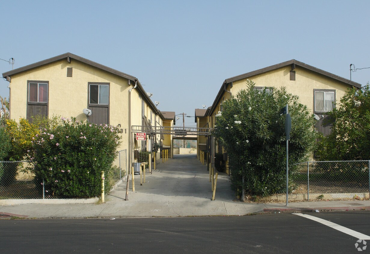 Foto principal - 2127-2131 W Court St