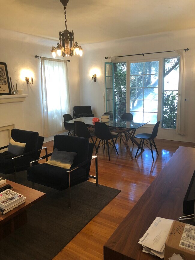 Foto del edificio - 464 N Stanley Ave