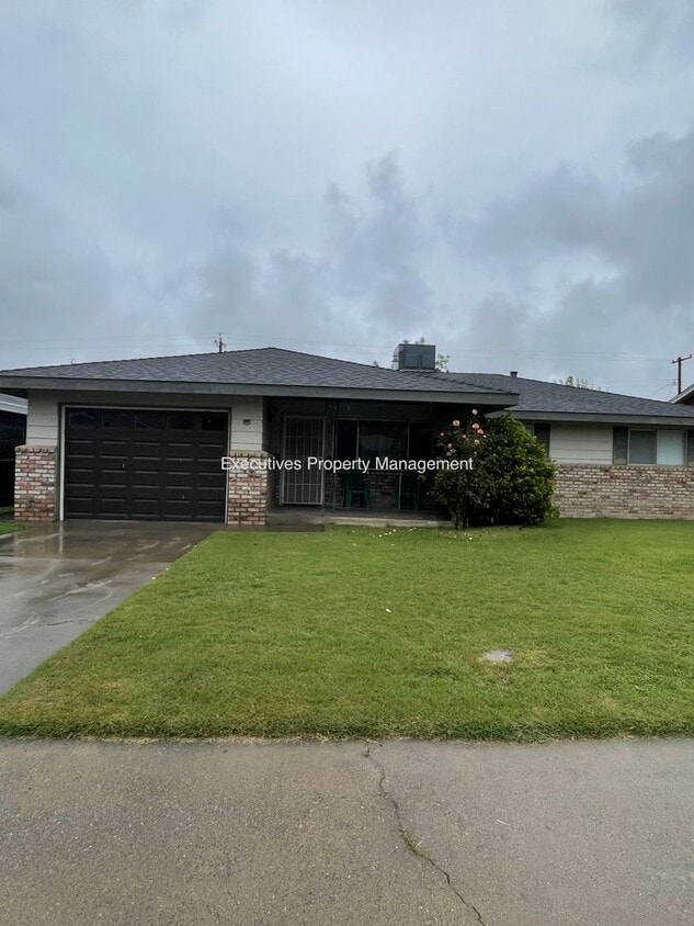 Photo - House For Rent | 7126 Louise Ave., Winton