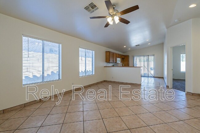Building Photo - 2702 W Rose Ln