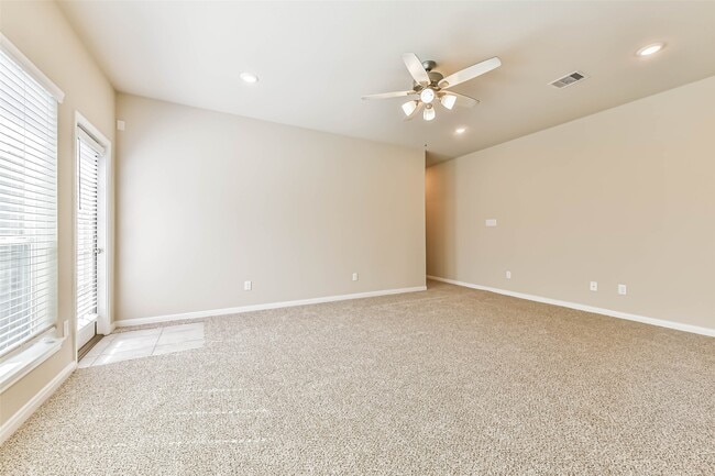 Building Photo - 513 N 6th St