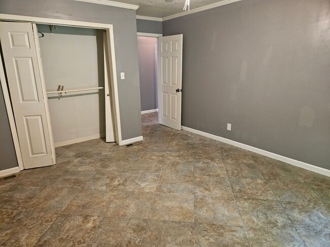 Photo - *Knoxville 37917 - FIVE bedroom, 2 bath newly remodeled home - Call Brad Croisdale (865) 805-9964