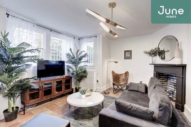 Foto del edificio - Queen room in 4-bed/1.5-bath Home