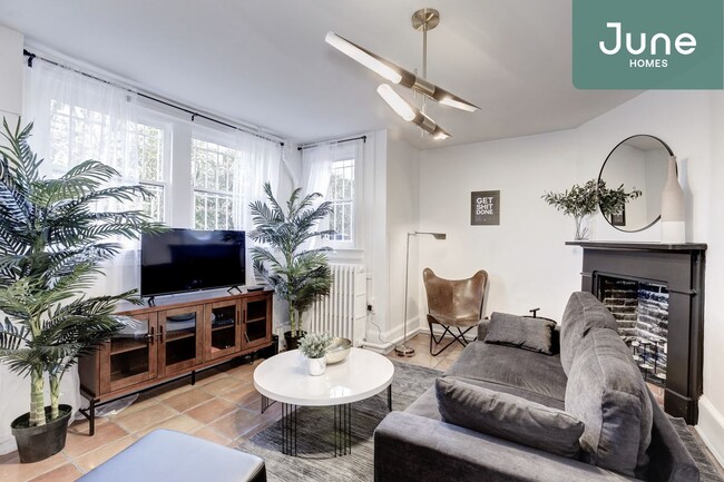 Building Photo - ROOM ONLY in 4-bed/1.5-bath Home