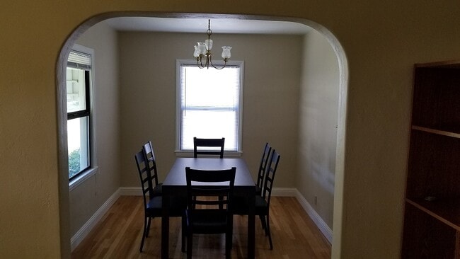 Building Photo - 1316 Arbutus Ave