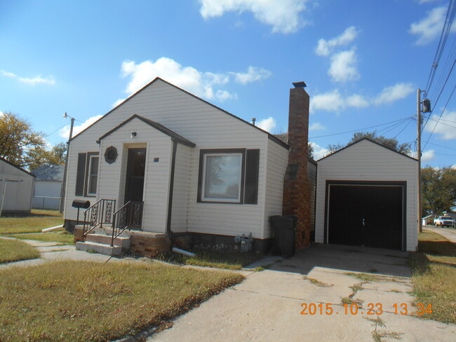Building Photo - 211 N Maple St