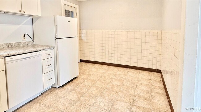 Foto del edificio - 657 Englewood Ave