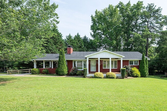 Photo - 245 Brook Dr House