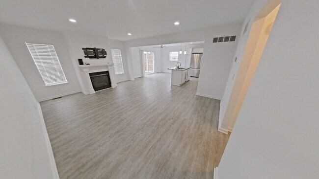Building Photo - "3-Bed Oasis with 2.5 Baths and 1,884 Sq Ft of Comfort in Clinton Township!"