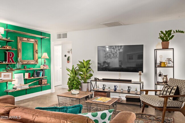 Foto del edificio - 3232 E Cypress St
