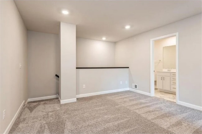 Building Photo - 10888 Fountain Pl N