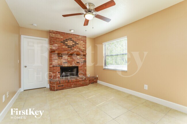 Foto del edificio - 988 Glenview Cir