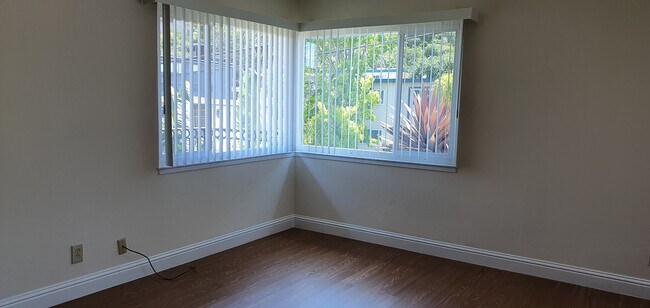 Building Photo - 2180 Carlmont Dr