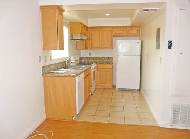 Interior Photo - 10903 Camarillo St