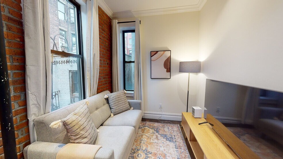 223 Mott St