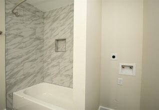 Building Photo - 5504 La Branch St