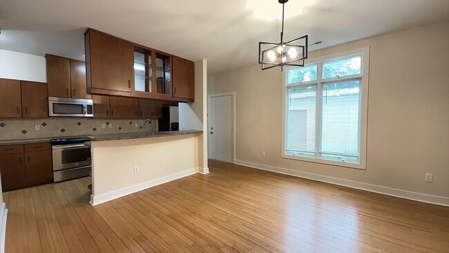 Building Photo - 3BR Home w/ 2-Car Garage | Prime Norfolk Location