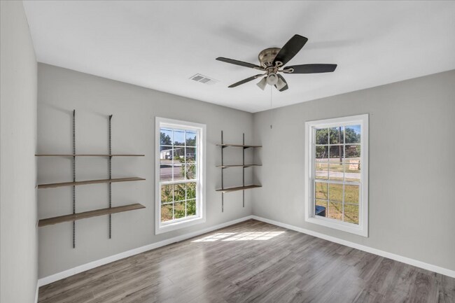 Foto del edificio - 1215 W 5th St