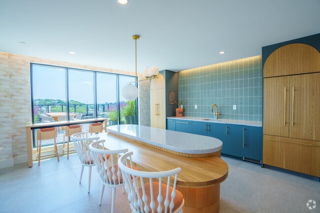 Clubroom - Hew at 1515