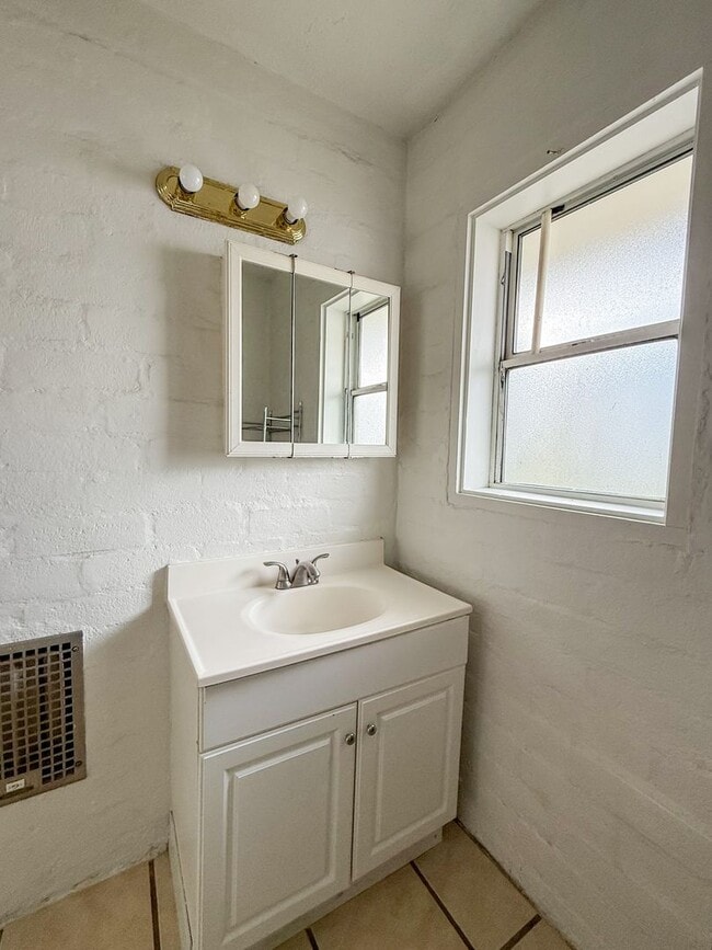 Building Photo - 73544 Cedar Dr