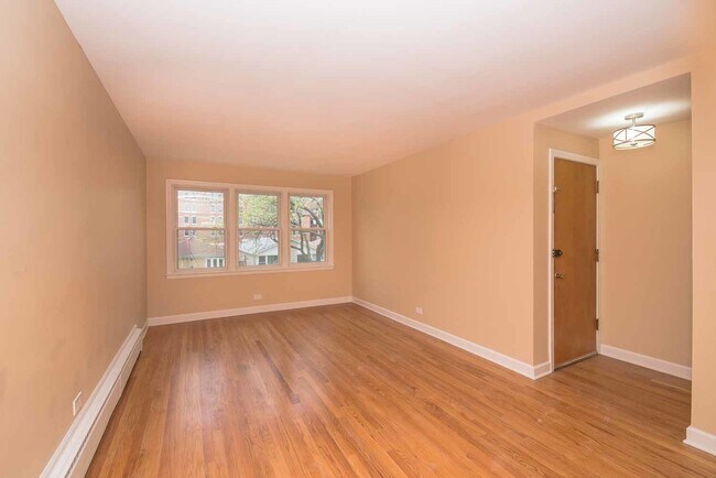Building Photo - 2718 W Farragut Ave