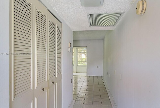 Building Photo - 2604 Nassau Bend