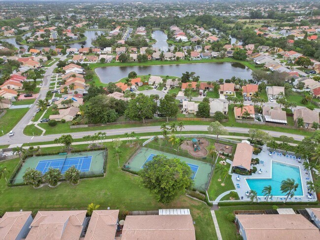 Foto del edificio - 9885 Watermill Cir