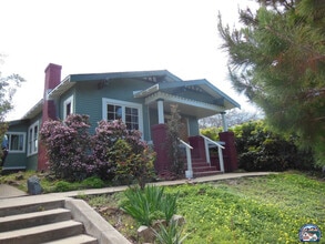 Building Photo - 1075 Hayes Ave