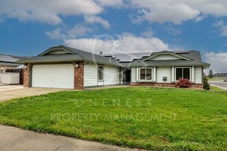 Building Photo - 1800 Meadow Ln