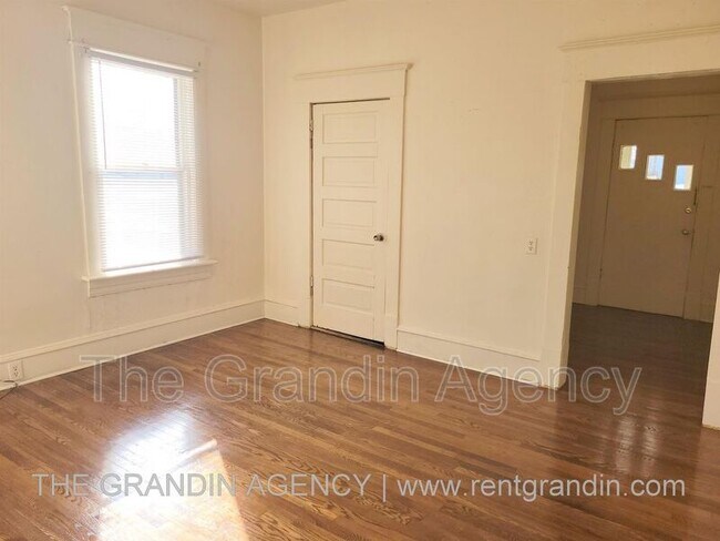 Building Photo - 2311 Hanover Ave NW
