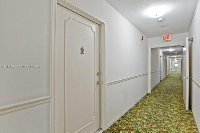 Foto del edificio - 1801 NE 62nd St