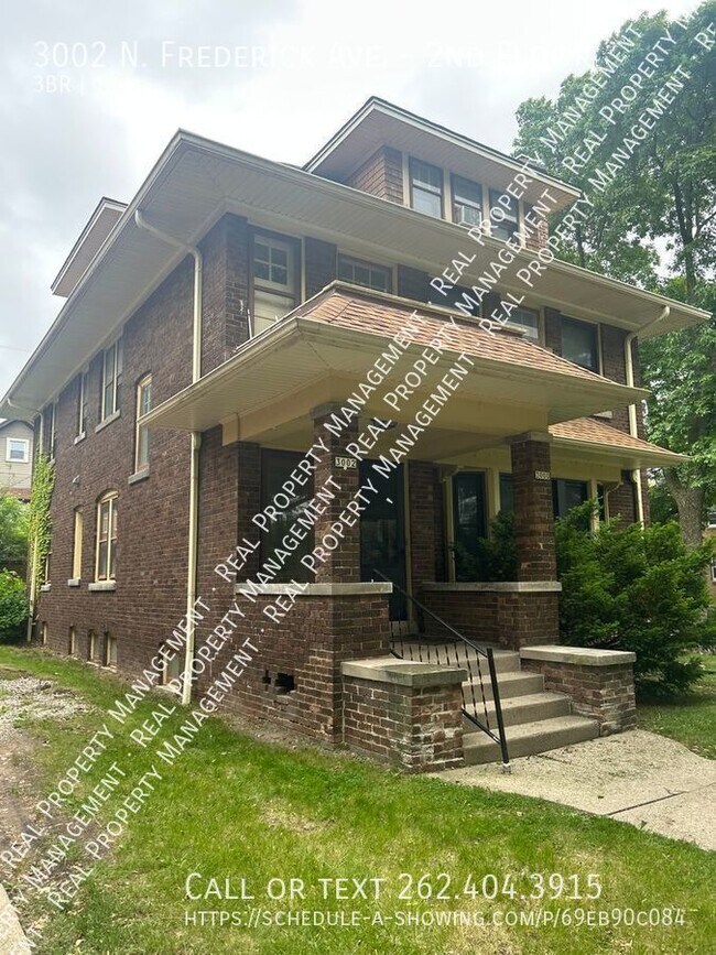 Building Photo - Remodeled Three Bedroom Upper Duplex