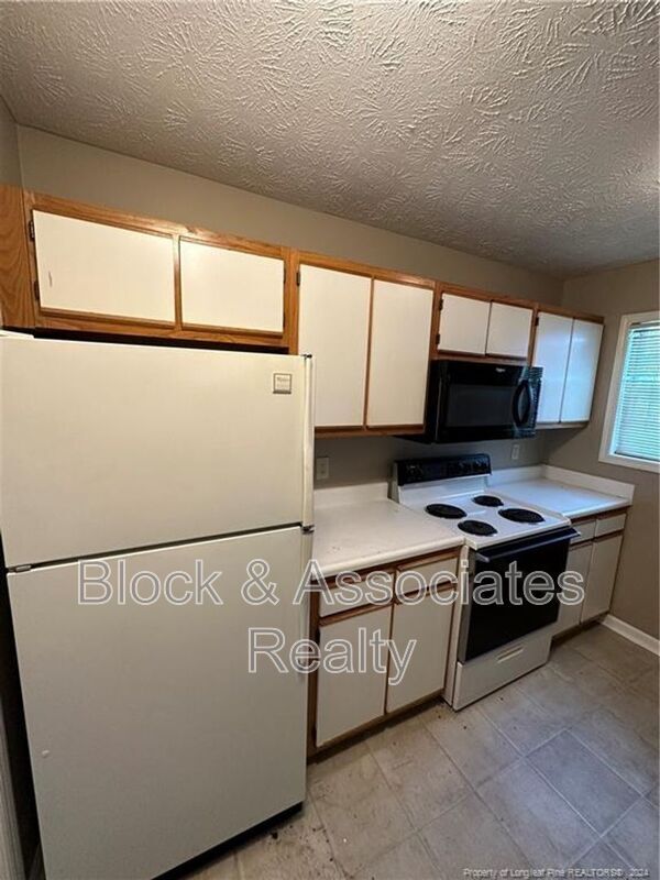 Foto del edificio - 233 Waterdown Dr