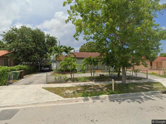 Photo - 741 E 8th St House