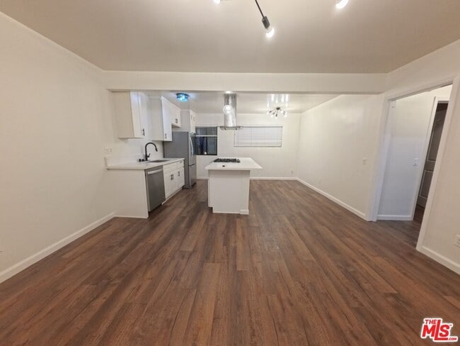 Building Photo - 6607 N Figueroa St