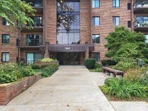 Building Photo - 7510 Farmingdale Dr
