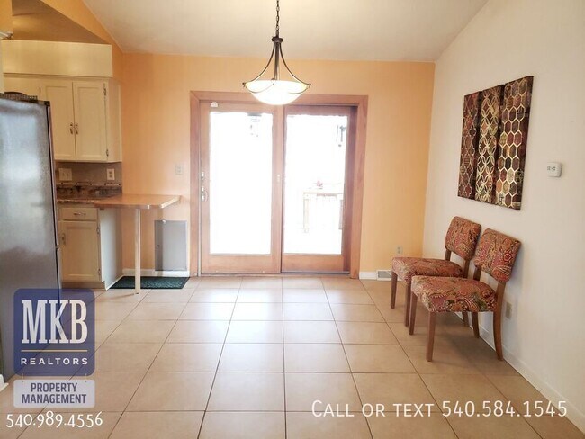 Building Photo - 3123 Glenmont Dr