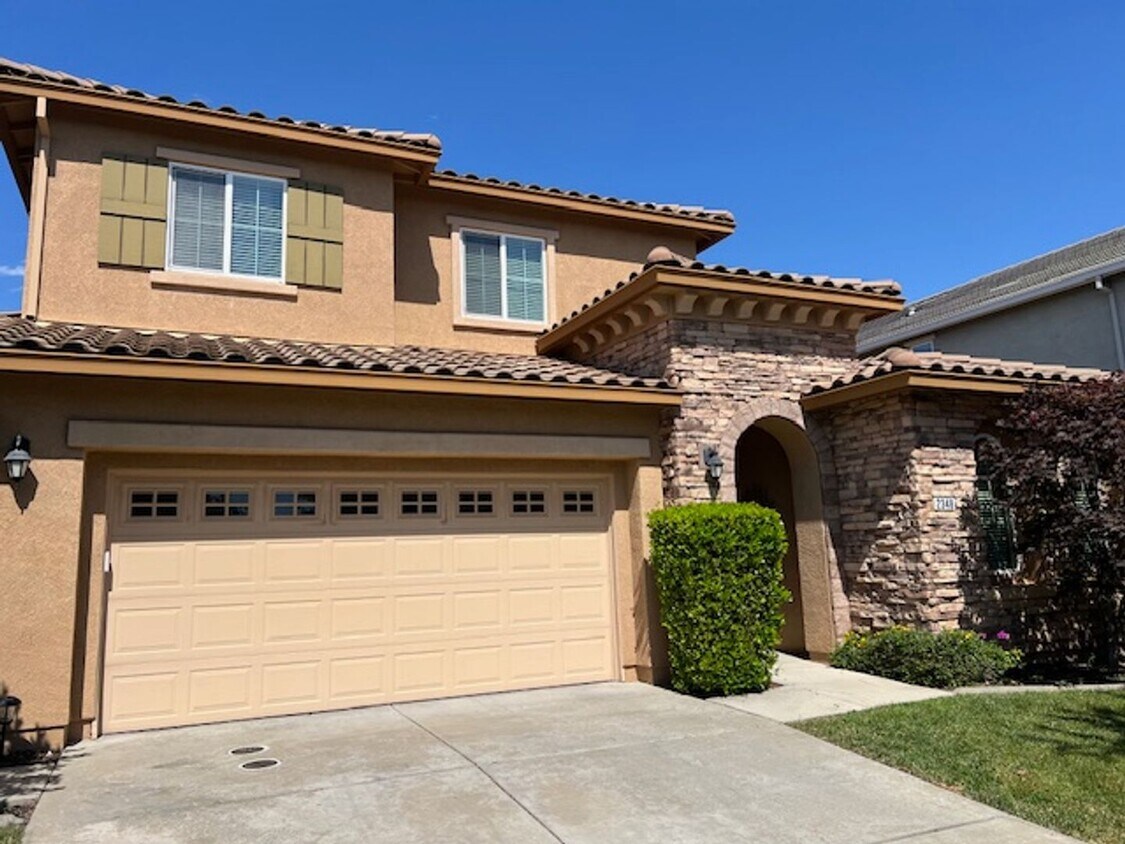 Foto principal - STUNNING & SPACIOUS 4 BEDROOM IN W. ROSEVI...