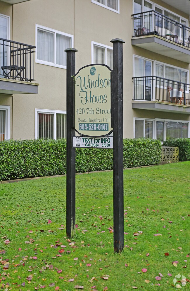 Building Photo - Brooks Manor