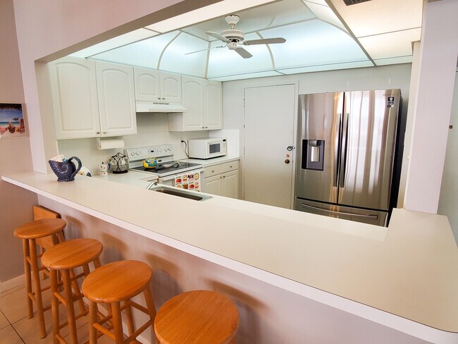 Kitchen - 3725 S Ocean Dr