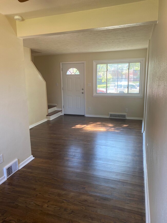 Building Photo - 431 Clearview Dr
