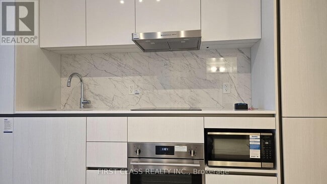 Building Photo - 8 Interchange Wy