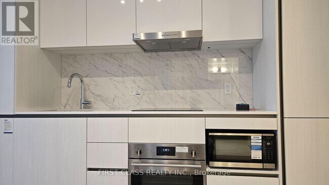 Photo du bâtiment - 8 Interchange Wy