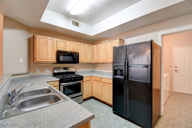Foto del edificio - 5855 Valley Dr